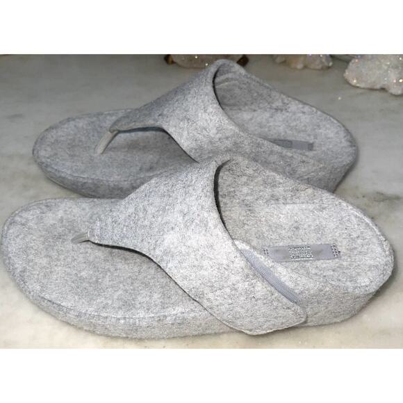 FitFlop size 8 Wobble board Gray Flannel Velcroe Closure Wedge Sandal Thong - Picture 4 of 10